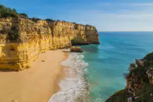 La célèbre plage de Praia da Marinha
