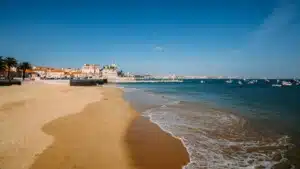 Plage de Praia da Ribeira à Cascais, Portugal